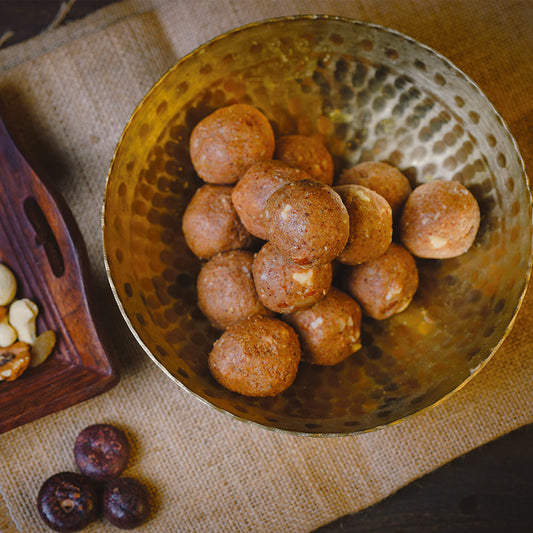 Gift Boxes – Saunth Jaapa LadduHaldi Laddu PeanutCoconut Laddu (1)
